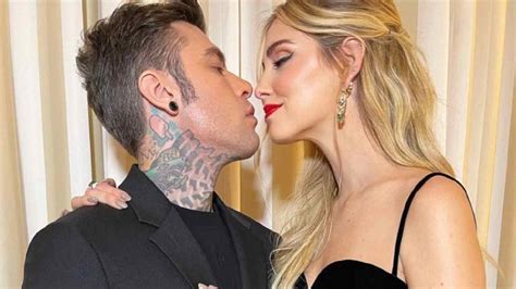 Crisi tra Chiara Ferragni e Fedez lei non indossa più la fede