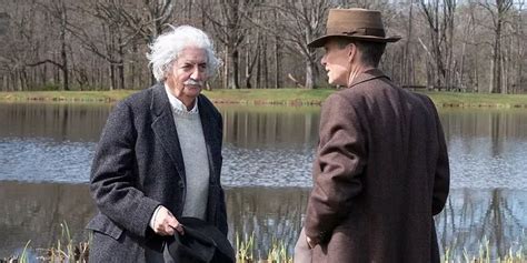 When Did Oppenheimer Meet Einstein In Real-Life (& Why Oppenheimer Leaves It Out)