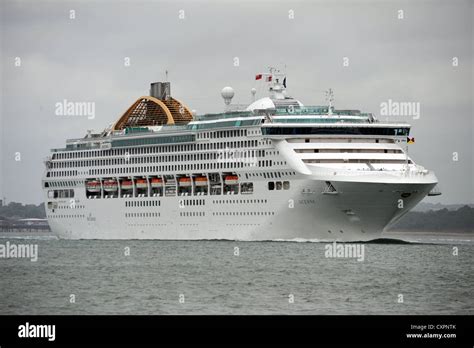 P O Cruise Ship Oceana Leaving Southampton Stock Photo Alamy