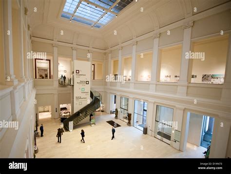 Museum kunst atrium hi-res stock photography and images - Alamy