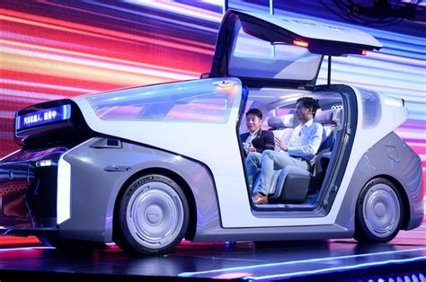 «Машина майбутнього»: китайська Baidu представила прототип робота ...