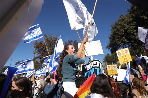 Israelís se manifiestan ante el Parlamento en Jerusalén en contra del