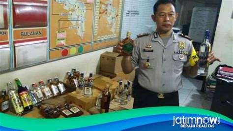 Polisi Gerebek Penjual Miras Berkedok Toko Jamu Di Malang