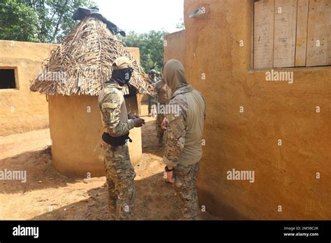 Côte d Ivoire Special Forces Soldiers conduct reconnaissance training