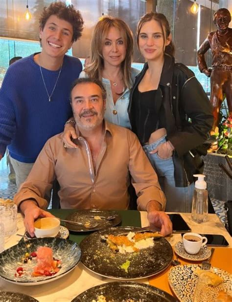 Juanpa Zurita celebra su cumpleaños 26 rodeado del amor de su familia