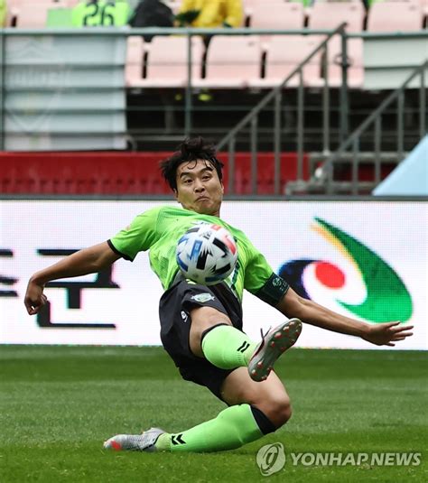 Jeonbuk Hyundai Motor Striker Lee Dong Guk Retires Yonhap News Agency