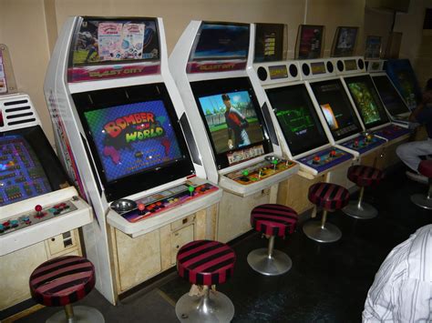 JAPAN, ARCADES & GAMING: Osaka Arcade Game Centres