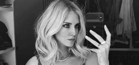 Chiara Ferragni Nuda Su Instagram Foto In Intimo Gli Haters Seno Piccolo