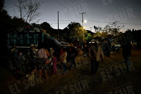 Regresan pobladores a Zihuaquio tras tres años desplazados por la