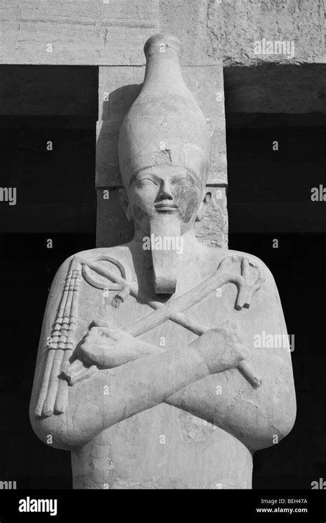 Queen hatshepsut statue hi-res stock photography and images - Alamy