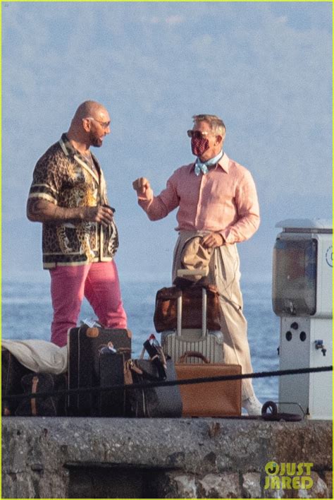 Daniel Craig Hugs Dave Bautista On Knives Out 2 Set With Kate Hudson