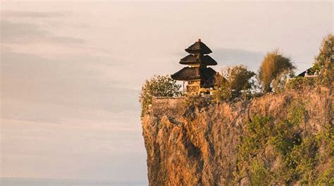 Uluwatu Temple - BaliDia Indonesia