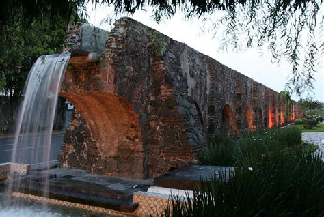 Aztec Architecture Floating Gardens And Aqueducts In Tenochtitlan