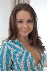 Liza Shay Shows Her Gaping Ass Using A Dildo Photos