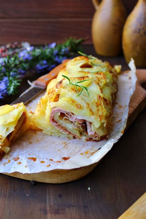 ROTOLO DI PATATE A FETTE CON PROSCIUTTO E FORMAGGIO I SAPORI DI CASA