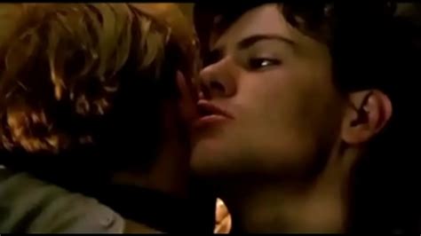 Beso gay de las películas convencionales gaylavida XNXX
