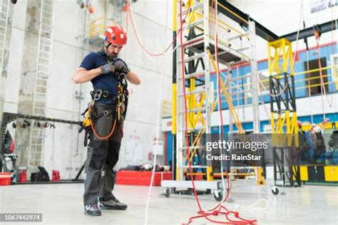 Industrial Climber Photos and Premium High Res Pictures - Getty Images