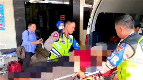 Viral Aksi Polisi Pjr Polda Jatim Evakuasi Sopir Travel Tak Sadar Bawa