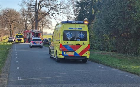 Automobilist Zwaargewond Na Aanrijding Tegen Boom Bij Nijeveen Oozo Nl