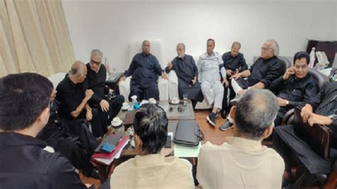 Manipur Violence: Opposition leaders show up in black dress to protest ...