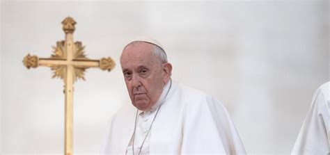 Papa Francisco Precisou De Auxílio Na Respiração Mas Está Bem E