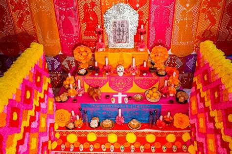 El significado de los niveles y ofrendas en el altar del Día de Muertos