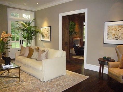 Benjamin Moore Grant Beige Paint Color In Modern Home Decor Arrangement