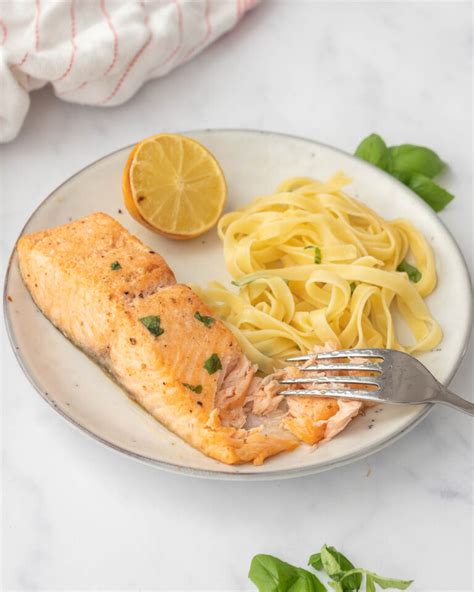 Salmón marinado con soja miel y jengibre al horno PequeRecetas