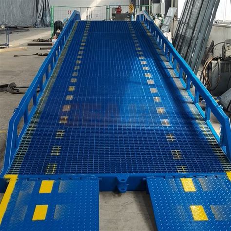 8t Truck Hydraulic Warehouse Mobile Container Dock Loading Yard Ramp