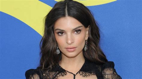 Voici Emily Ratajkowski D Voile Son Corps Dans Un Minuscule String