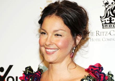 L Actrice Ashley Judd Retourne Sur Les Bancs De La Fac Closer