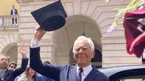 Armani Riceve Una Laurea Honoris Causa Il Successo Oggi Effimero