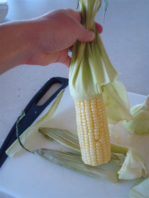 how to cook ear of corn in microwave 5
