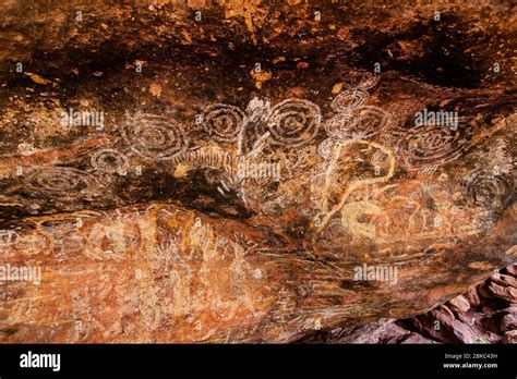 Aboriginal Art Uluru Ayers Rock Hi Res Stock Photography And Images Alamy