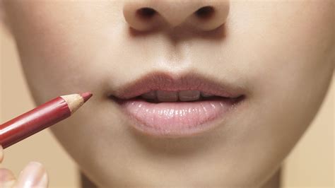 How To Use Lip Liner To Play Up Your Cupid S Bow