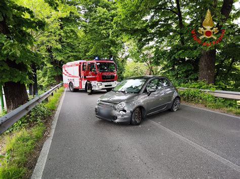 Sbanda Con L Auto E Finisce Contro Il Guard Rail Ferita Una Enne