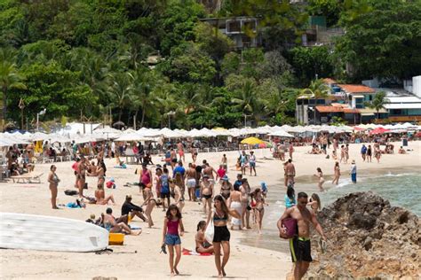 People Walking On The Sands Of Morro De Sao Paulo Beach Editorial Stock