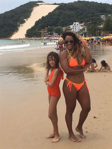 Hot Sexy Maria Oliveira Bikini Pics