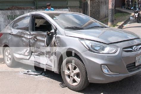 Choque entre carro y camión deja a una mujer herida en el barrio 19 de