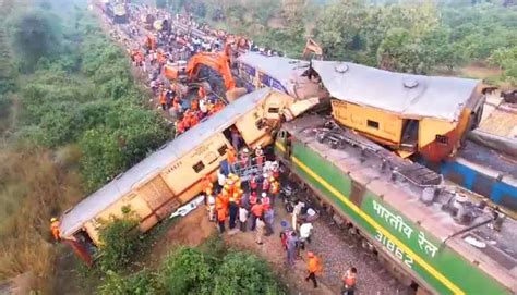 Train Accident In Andhra Pradesh Leaves 13 Dead And 50 Injured The