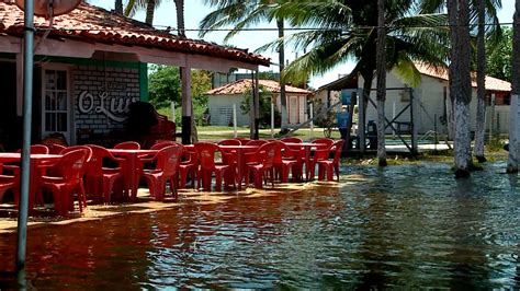 Lagoa do Portinho transborda e invade restaurante em Parnaíba veja