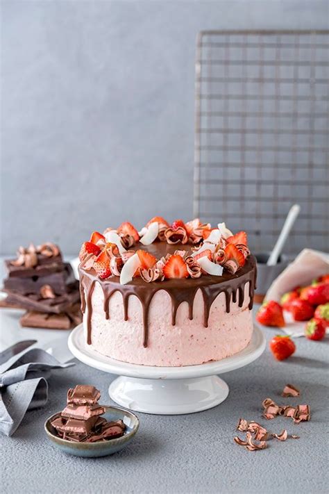 Schoko Biskuit Torte Mit Erdbeeren Naked Cake Mit Lavendel Und