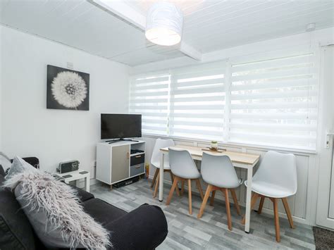 39 Hawaii Beach Bungalows Holiday Cottage in Ormesby St. Margaret with