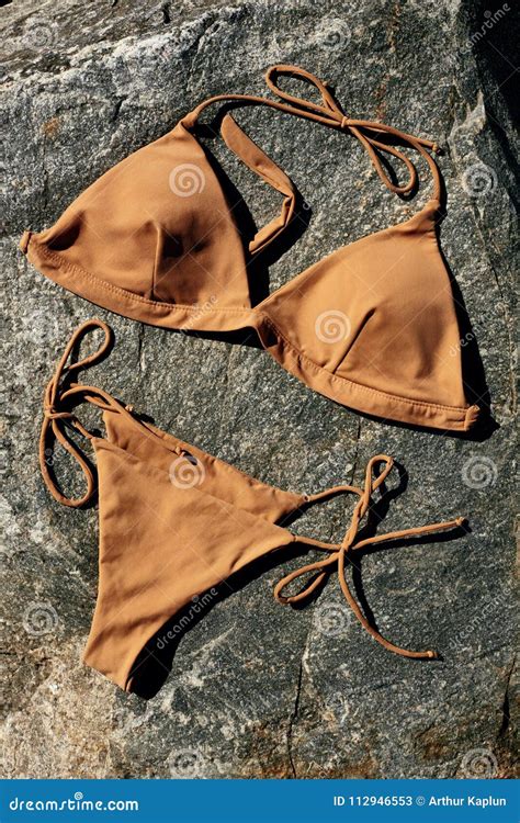 Vista Superiore Del Bikini Femminile Del Costume Da Bagno Di Modo Su