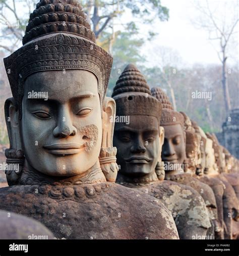 Angkor Wat Statues Hi Res Stock Photography And Images Alamy