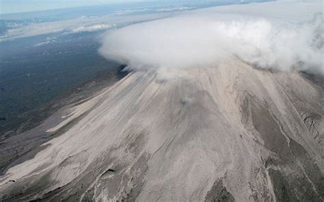 Volc N De Colima Emite Fumarola De Dos Kil Metros Con Ceniza El Sol