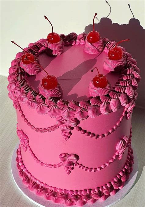 Best Lambeth Cake Ideas Dark Pink Lambeth Cake Vintage Birthday