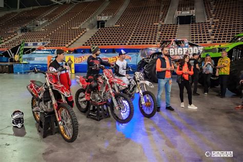 Zaproszenie Na Pokazy Hot Wheels Monster Trucks Live Glow Party LiveRock Pl