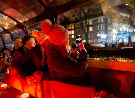 Amsterdam Lichterfest Bootsfahrt mit Snacks und Getränken GetYourGuide