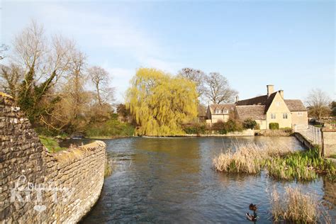 Spring Walks In The Cotswolds